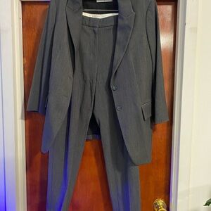 MM LaFleur Women’s Gray Trouser Suit - Size 8